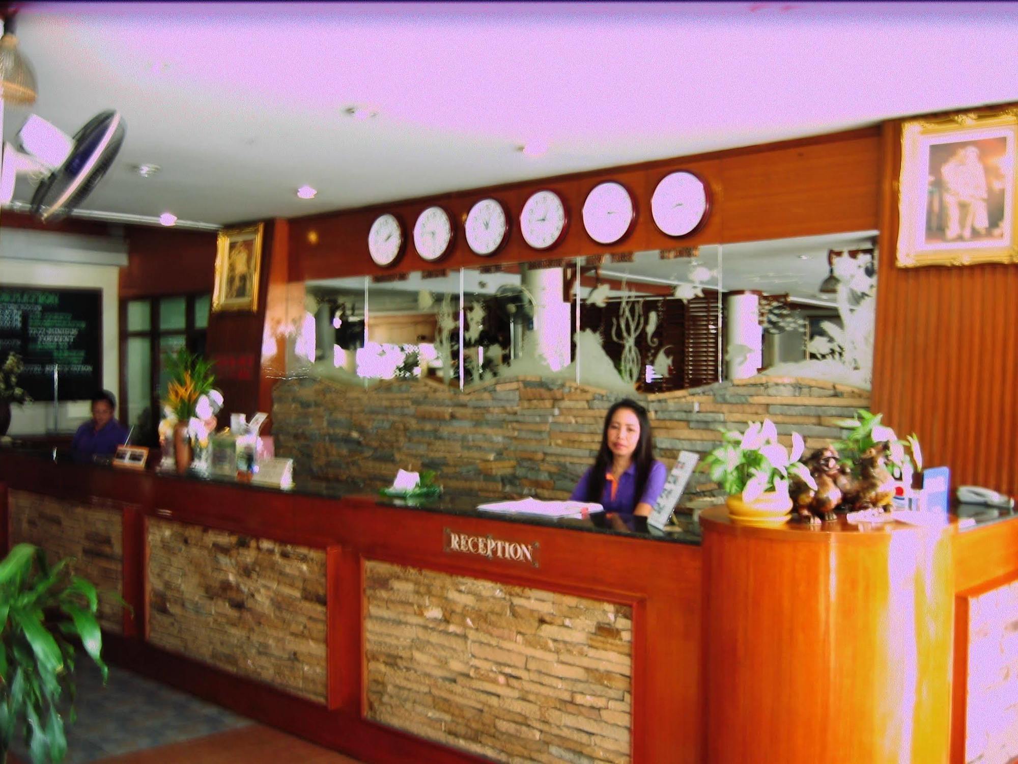 Queen Pattaya Hotel Buitenkant foto